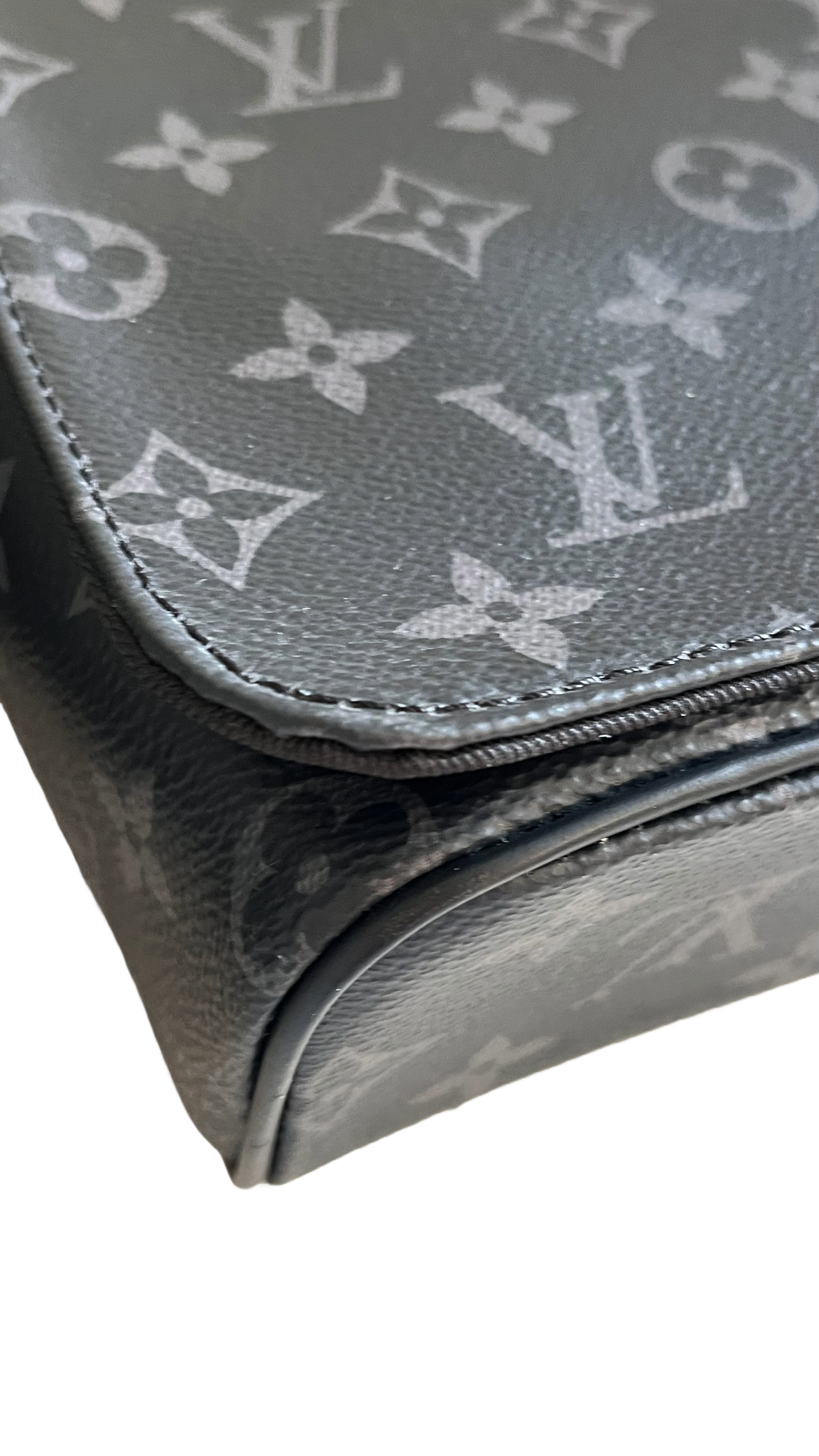 Louis Vuitton District PM Messenger, Monogram Eclipse Noir