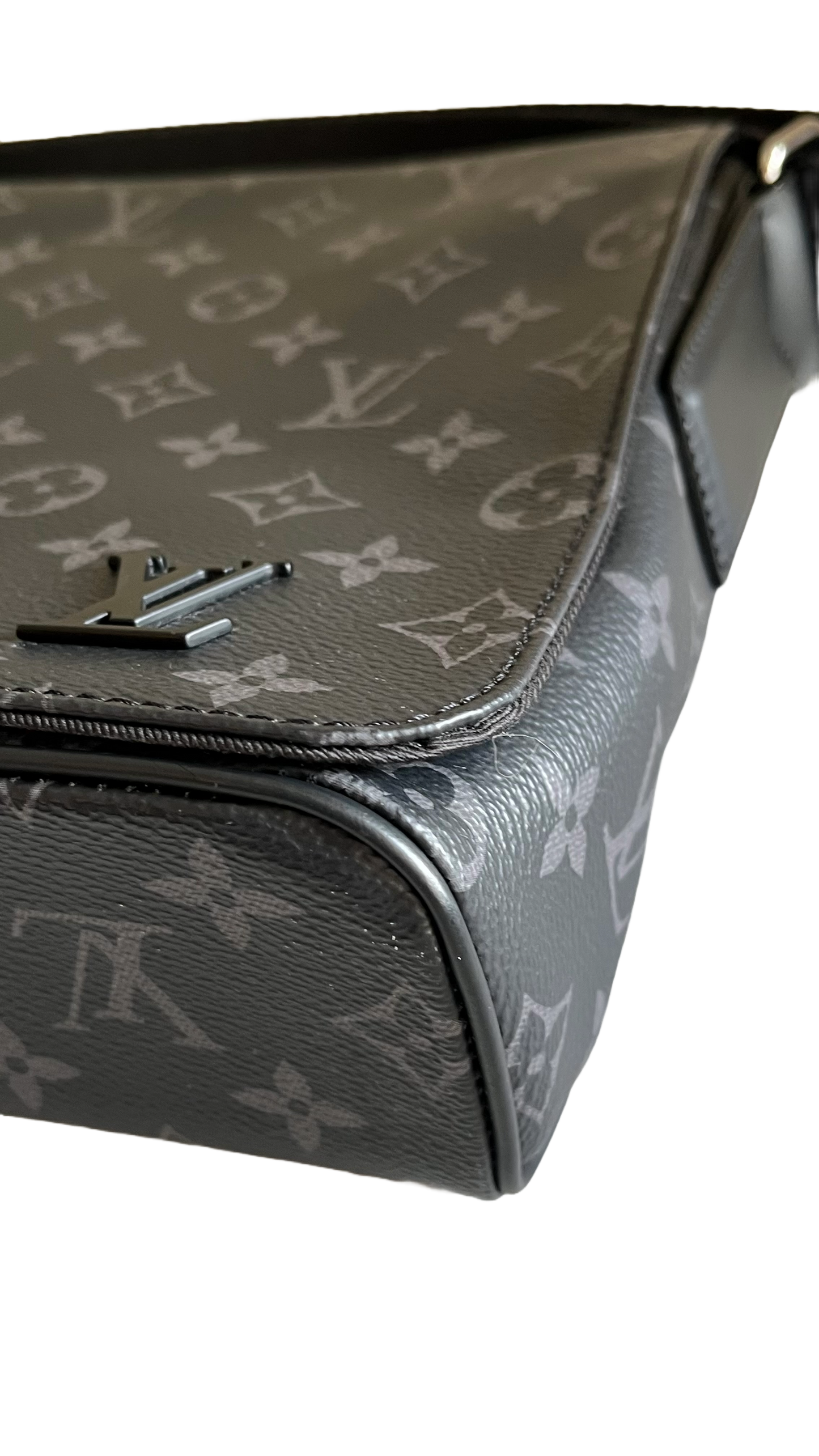 Louis Vuitton District PM Messenger, Monogram Eclipse Noir