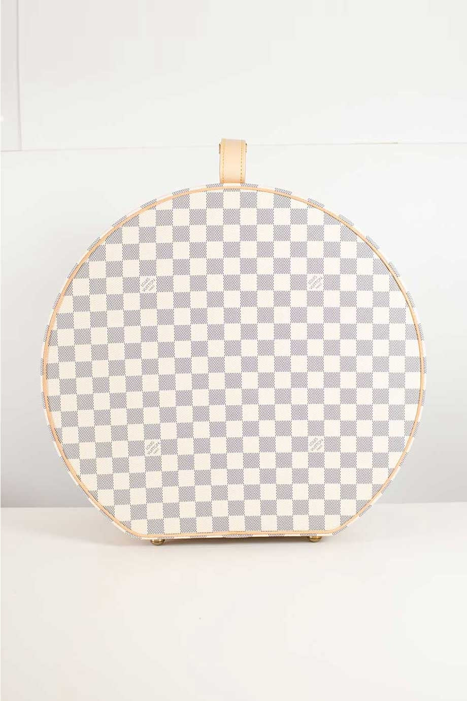 LOUIS VUITTON Damier Azur canvas Boite Chapeaux Hat Box 40 with natural cowhide leather, adjustable top handle and polished brass hardware.
